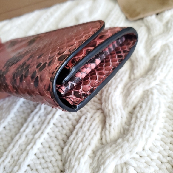 💥100% Authentic Burberry Pink/Black Python Halton Continental Wallet - Picture 8 of 12